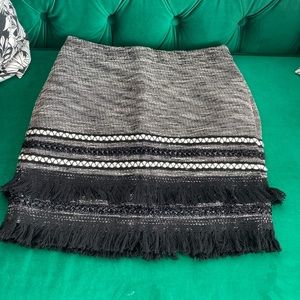 Black and white skirt so chic!!!